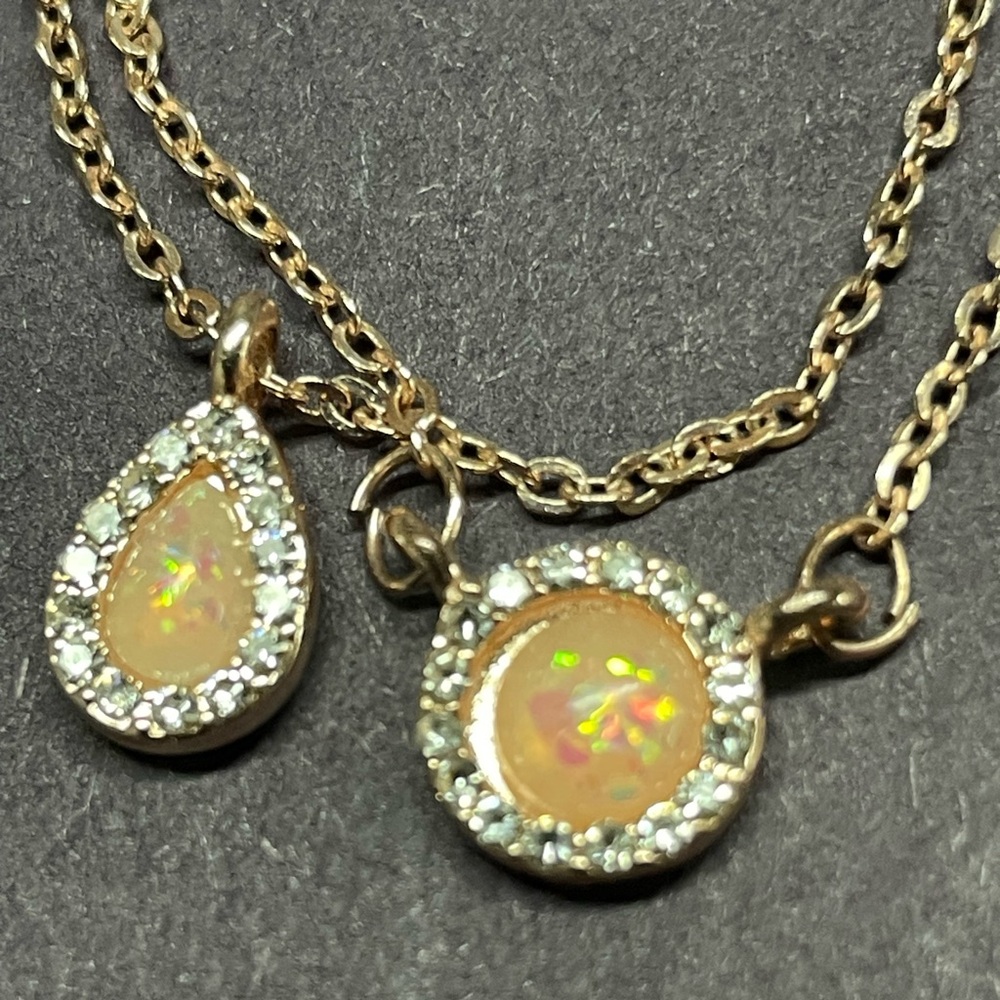 Elegant Gold Opal Pendant Necklace